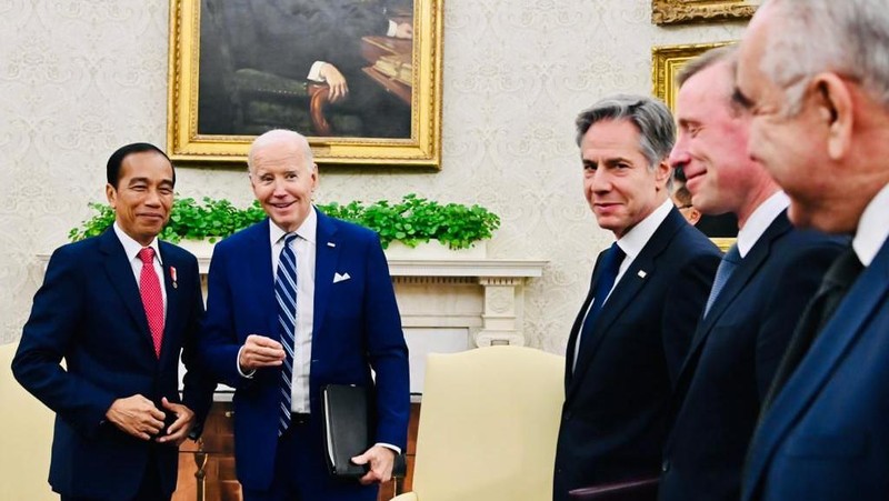 Presiden Jokowi tiba di Gedung Putih, Washington DC, Amerika Serikat, pada Senin (13/11/2023) sekira pukul 16.20 WS atau Selasa (14/11/2023) pukul 04.20 WIB. (Dok. BPMI Setpres/Laily Rachev)