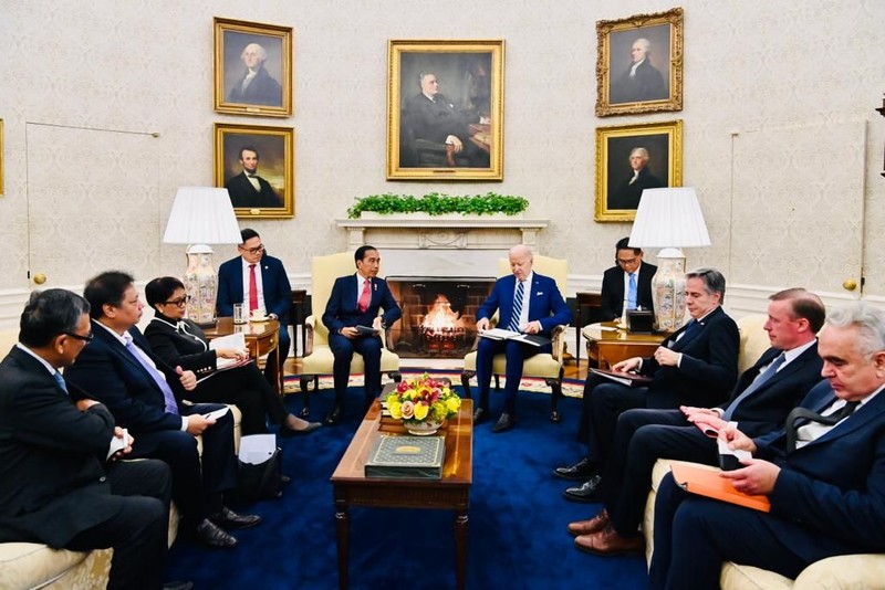 Presiden Jokowi tiba di Gedung Putih, Washington DC, Amerika Serikat, pada Senin (13/11/2023) sekira pukul 16.20 WS atau Selasa (14/11/2023) pukul 04.20 WIB. Presiden Jokowi tiba di Gedung Putih, Washington DC, Amerika Serikat, pada Senin (13/11/2023) sekira pukul 16.20 WS atau Selasa (14/11/2023) pukul 04.20 WIB. (Dok. BPMI Setpres/Laily Rachev)