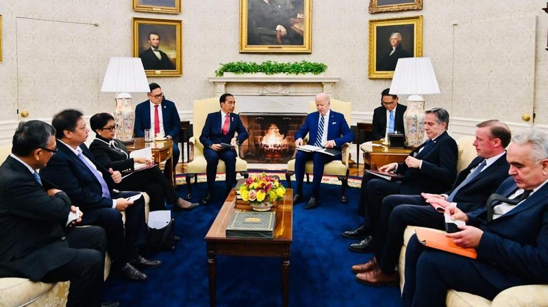 Presiden Jokowi tiba di Gedung Putih, Washington DC, Amerika Serikat, pada Senin (13/11/2023) sekira pukul 16.20 WS atau Selasa (14/11/2023) pukul 04.20 WIB. (Dok. BPMI Setpres/Laily Rachev)