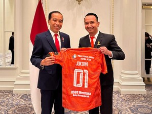 Persiraja Beri Presiden Jokowi Jersey Nomor Punggung 01