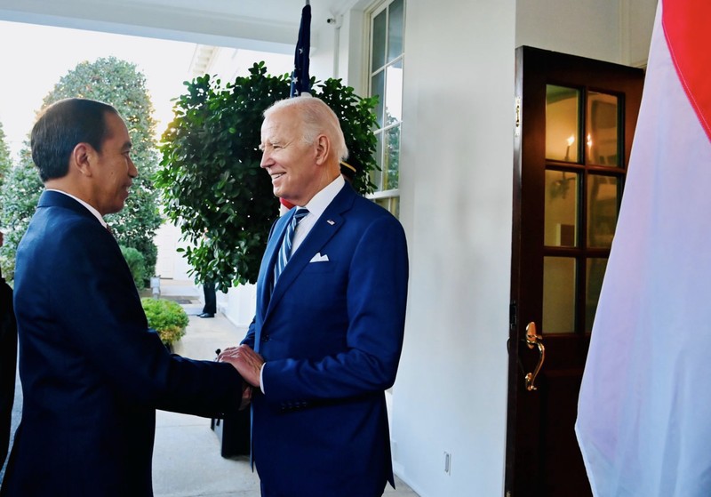 Presiden Jokowi tiba di Gedung Putih, Washington DC, Amerika Serikat, pada Senin (13/11/2023) sekira pukul 16.20 WS atau Selasa (14/11/2023) pukul 04.20 WIB. Presiden Jokowi tiba di Gedung Putih, Washington DC, Amerika Serikat, pada Senin (13/11/2023) sekira pukul 16.20 WS atau Selasa (14/11/2023) pukul 04.20 WIB. (Dok. BPMI Setpres/Laily Rachev)