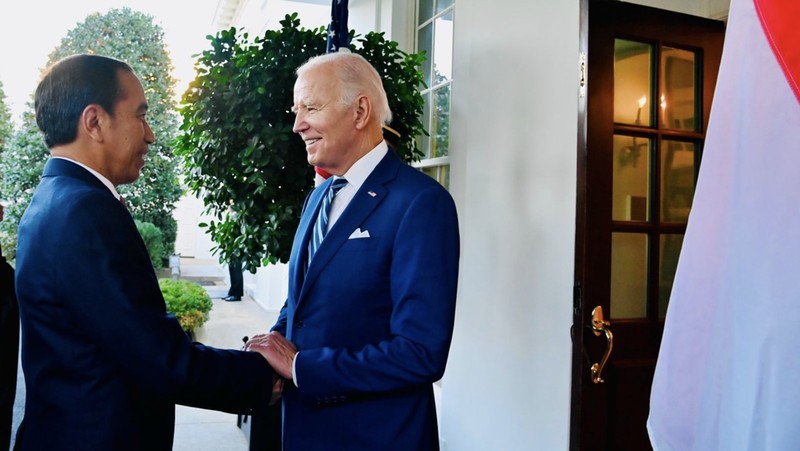 Presiden Jokowi tiba di Gedung Putih, Washington DC, Amerika Serikat, pada Senin (13/11/2023) sekira pukul 16.20 WS atau Selasa (14/11/2023) pukul 04.20 WIB. (Dok. BPMI Setpres/Laily Rachev)