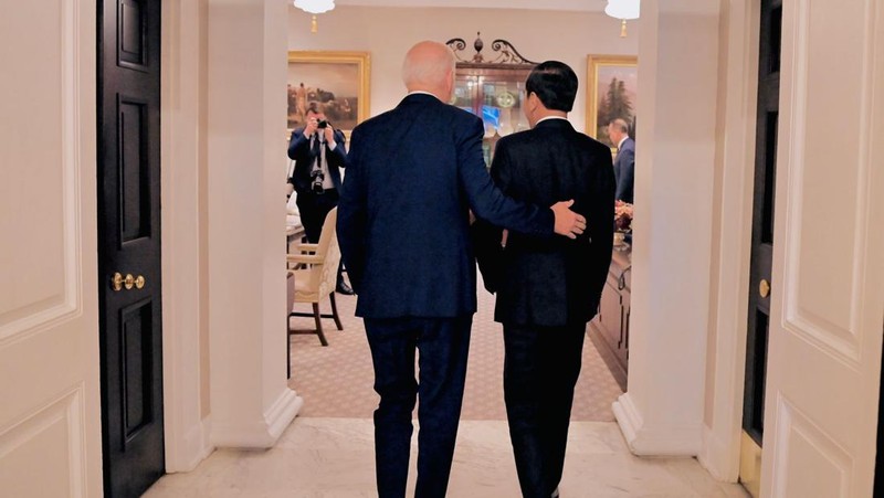 Presiden Jokowi tiba di Gedung Putih, Washington DC, Amerika Serikat, pada Senin (13/11/2023) sekira pukul 16.20 WS atau Selasa (14/11/2023) pukul 04.20 WIB. (Dok. BPMI Setpres/Laily Rachev)