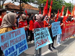 Buruh di Brebes Demo, Tuntut UMK Naik Jadi Rp 2,8 Jutaan