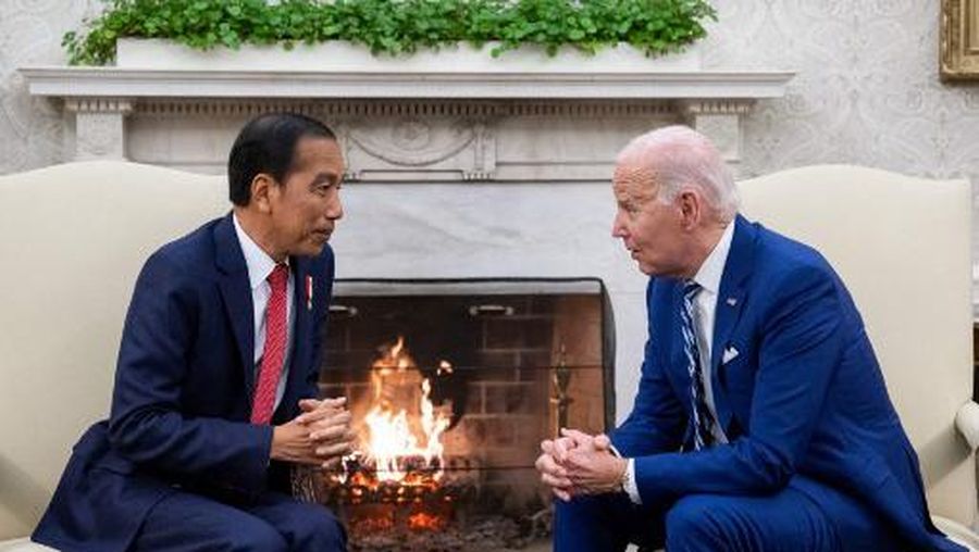 US President Joe Biden speaks with Indonesian President Joko Widodo during a meeting in the Oval Office of the White House in Washington, DC, on November 13, 2023. President Joe Biden will urge his Indonesian counterpart Joko Widodo to take a larger role in resolving the Israel-Hamas conflict in talks at the White House on November 13, 2023, US officials said. The devastating conflict in the Gaza Strip will now loom over the talks between Biden, who has firmly backed Israel, and Widodo, the leader of the world's most populous Muslim-majority nation. (Photo by SAUL LOEB / AFP)