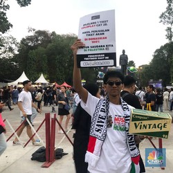 Pria Ini Lelang Tiket Coldplay Demi Donasi untuk Palestina