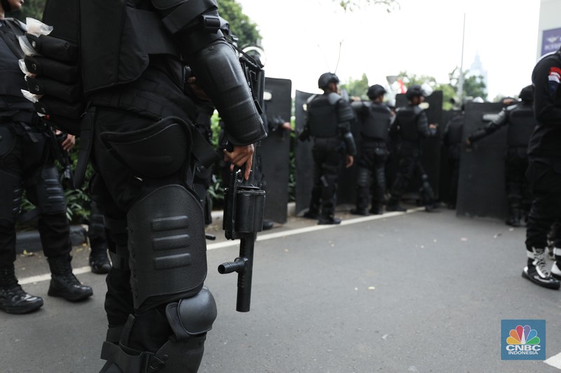 aliansi Gerakan Nasional Anti LGBT (Geranati LGBT) melakukan aksi demo di kawasan Jalan Asia Afrika tepatnya di persimpangan Hotel Mulia, Jakarta Selatan, Rabu (15/11/2023). (CNBC Indsonesia/Tri Susilo)