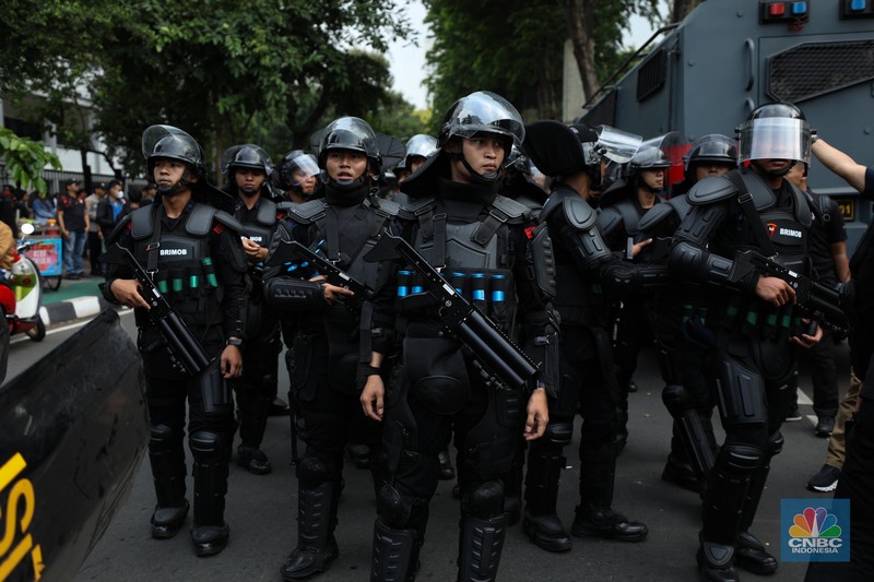 aliansi Gerakan Nasional Anti LGBT (Geranati LGBT) melakukan aksi demo di kawasan Jalan Asia Afrika tepatnya di persimpangan Hotel Mulia, Jakarta Selatan, Rabu (15/11/2023). (CNBC Indsonesia/Tri Susilo)