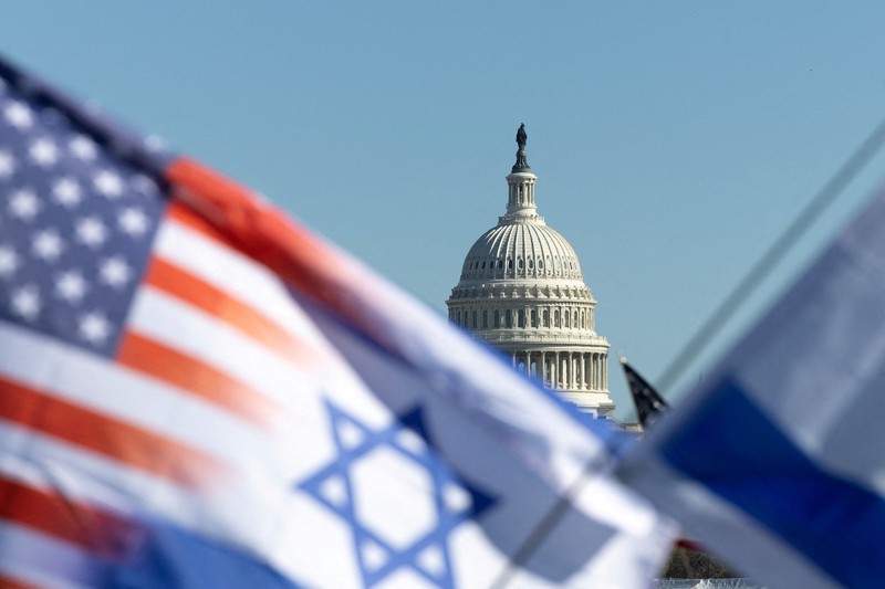 Warga Amerika Israel dan pendukung Israel berkumpul dalam solidaritas dengan Israel dan memprotes antisemitisme, di tengah konflik yang sedang berlangsung antara Israel dan kelompok Palestina Hamas, selama unjuk rasa di National Mall di Washington, AS, 14 November 2023. Warga Amerika Israel dan pendukung Israel berkumpul dalam solidaritas dengan Israel dan memprotes antisemitisme, di tengah konflik yang sedang berlangsung antara Israel dan kelompok Palestina Hamas, selama unjuk rasa di National Mall di Washington, AS, 14 November 2023. (REUTERS/Elizabeth Franz)
