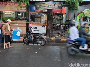 Kisah Dede, Penjual Agar-agar Tunanerta di Cianjur Berjuang Demi Ibu dan Adik