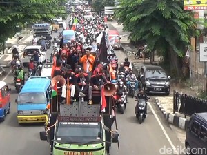 Buruh Purwakarta Turun ke Jalan Tuntut UMK Naik 15%