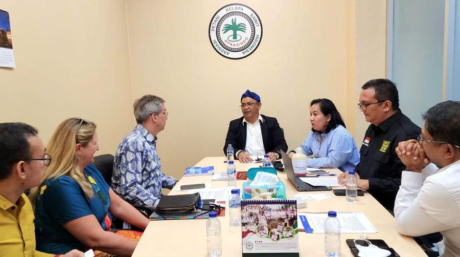 Dubes UE Saat Berkunjung ke Kantor Pusat DPP APKASINDO di Gedung Tamrin City Bisnis (Dok APKASINDO)