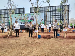 Heru Budi dan Kapolda Metro Tanam 10 Ribu Pohon di Penjaringan Jakut