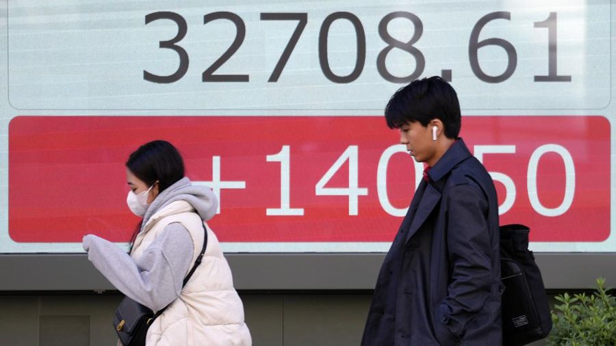 Jepang di ambang Resesi. (AP Photo/Eugene Hoshiko)