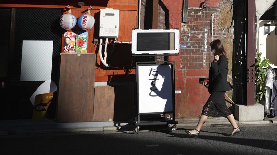 Jepang di ambang Resesi. (AP Photo/Eugene Hoshiko, File)