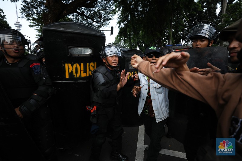 jumlah massa yang tergabung dalam aliansi Gerakan Nasional Anti LGBT (Geranati LGBT) melakukan aksi demo di kawasan Jalan Asia Afrika tepatnya di persimpangan Hotel Mulia, Jakarta Selatan, Rabu (15/11/2023). (CNBC Indonesia/Tri Susilo)