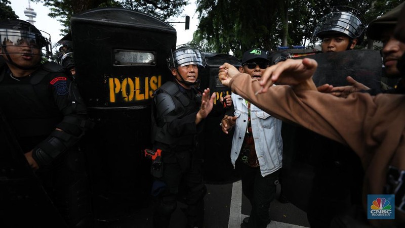 jumlah massa yang tergabung dalam aliansi Gerakan Nasional Anti LGBT (Geranati LGBT) melakukan aksi demo di kawasan Jalan Asia Afrika tepatnya di persimpangan Hotel Mulia, Jakarta Selatan, Rabu (15/11/2023). (CNBC Indonesia/Tri Susilo)
