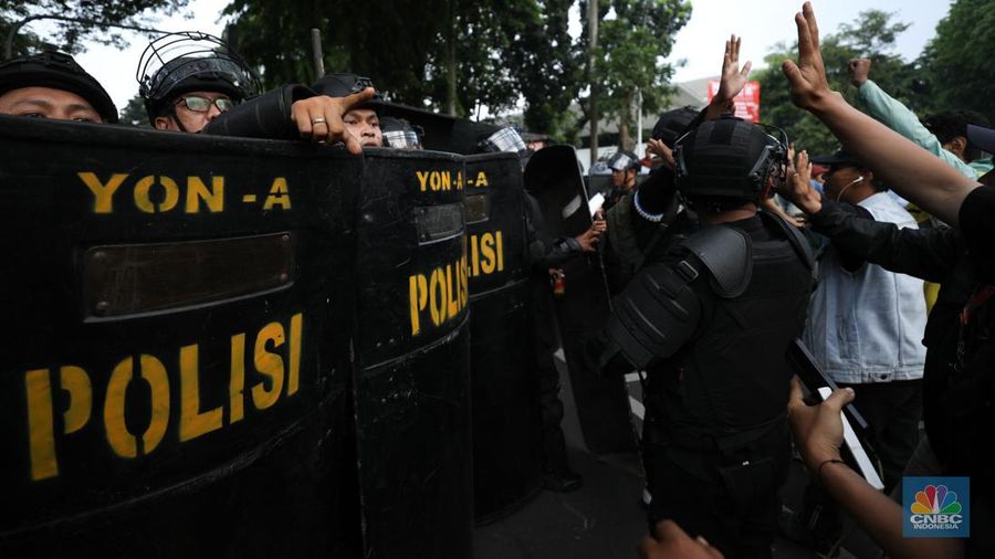 jumlah massa yang tergabung dalam aliansi Gerakan Nasional Anti LGBT (Geranati LGBT) melakukan aksi demo di kawasan Jalan Asia Afrika tepatnya di persimpangan Hotel Mulia, Jakarta Selatan, Rabu (15/11/2023). (CNBC Indonesia/Tri Susilo)