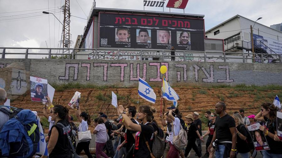 Keluarga dan teman dari sekitar 240 sandera yang disandera oleh Hamas di Gaza menyerukan agar mereka kembali saat mereka memulai 