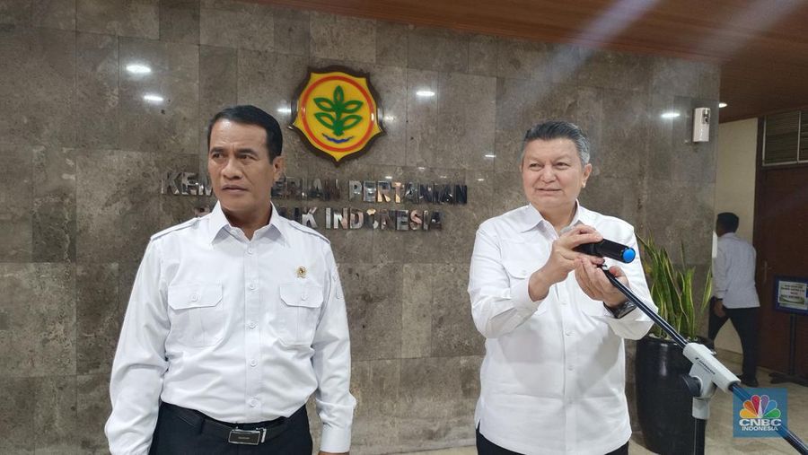 Kepala BNPT, Komjen Pol. Rycko Amelza Dahniel dan Menteri Pertanian, Andi Amran Sulaiman. . (CNBC Indonesia/Martyasari Rizky)