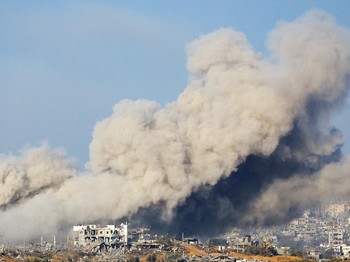 Potret Terkini Gaza, Hancur Lebur-Diselimuti Kepulan Asap