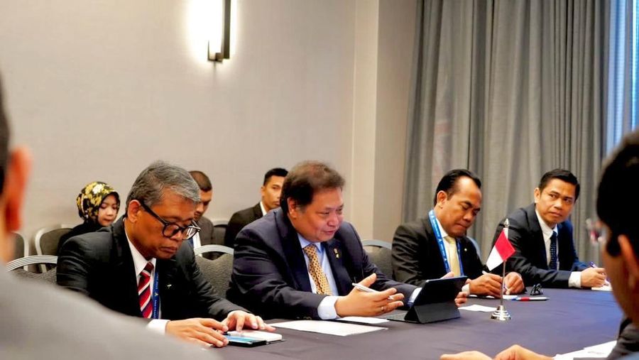 Menteri Koordinator Bidang Perekonomian Airlangga Hartarto mengadakan pertemuan
dengan Minister of Commerce and Industry, Consumer Affairs India Mr. Piyush Goyal pada
hari Selasa (14/11). (Dok. Kemenko Perekonomian)