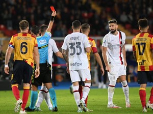 Giroud Diskors Dua Laga usai Menghina Wasit