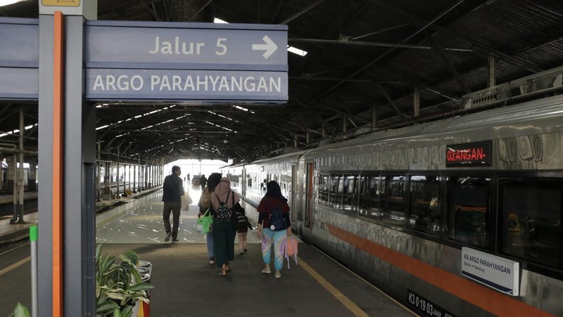 Operasional Kereta Api Argo Parahyangan masih beroperasi secara normal. (Dok. KAI)