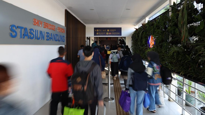 Operasional Kereta Api Argo Parahyangan masih beroperasi secara normal. (Dok. KAI)