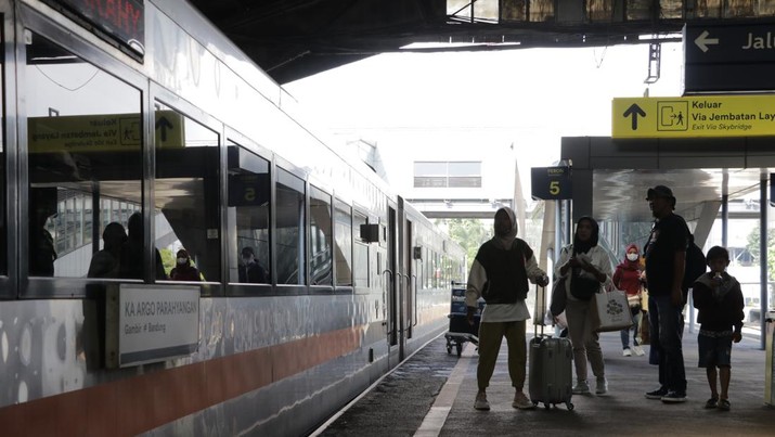 Operasional Kereta Api Argo Parahyangan masih beroperasi secara normal. (Dok. KAI)