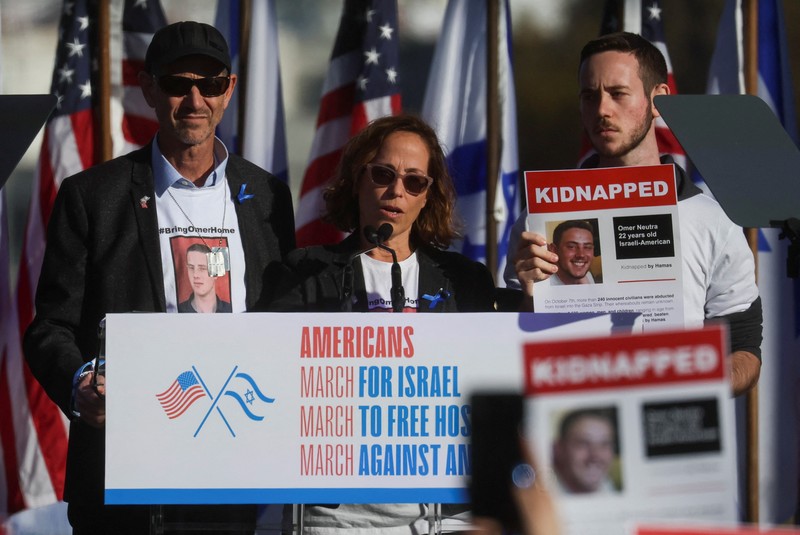 Warga Amerika Israel dan pendukung Israel berkumpul dalam solidaritas dengan Israel dan memprotes antisemitisme, di tengah konflik yang sedang berlangsung antara Israel dan kelompok Palestina Hamas, selama unjuk rasa di National Mall di Washington, AS, 14 November 2023. Warga Amerika Israel dan pendukung Israel berkumpul dalam solidaritas dengan Israel dan memprotes antisemitisme, di tengah konflik yang sedang berlangsung antara Israel dan kelompok Palestina Hamas, selama unjuk rasa di National Mall di Washington, AS, 14 November 2023. (REUTERS/Elizabeth Franz)