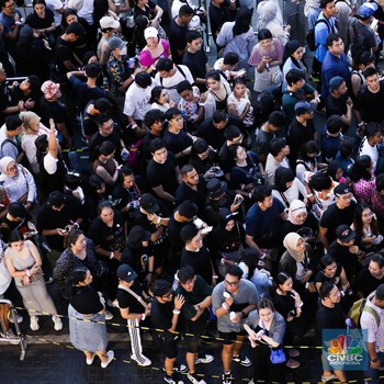 Wah! Lautan Manusia Serbu SUGBK Jelang Konser Coldplay