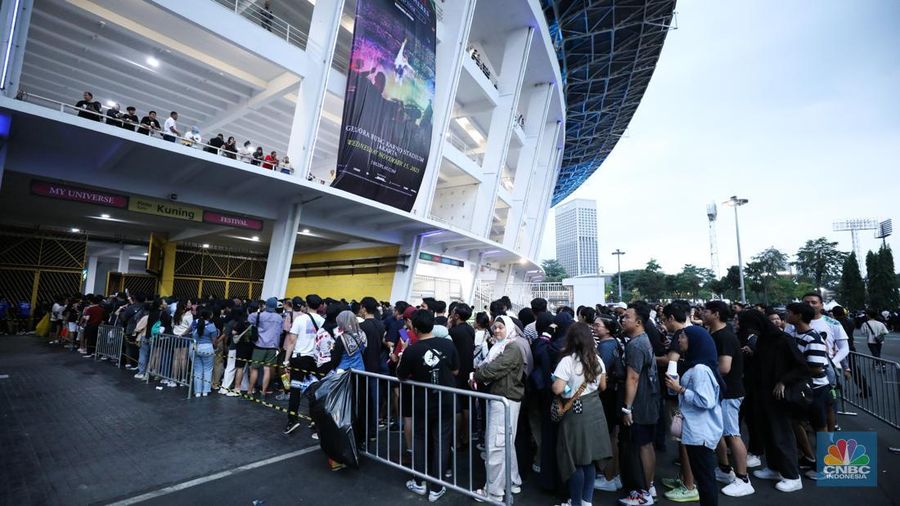 Penonton konser Coldplay di Stadion Utama Gelora Bung Karno terlihat padat, Rabu (15/11/2023). (²©²ÊÍøÕ¾/Tri Susilo) Penonton konser Coldplay di Stadion Utama Gelora Bung Karno terlihat padat, Rabu (15/11/2023). (²©²ÊÍøÕ¾/Tri Susilo)