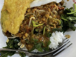 Legendaris! Sejak 1959 Bu Wiryo Jualan Sego Pecel Enak Dekat UGM