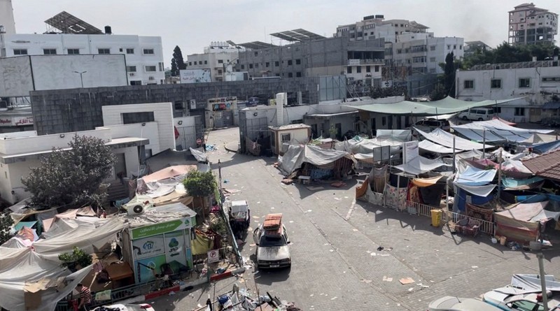 Jenazah warga Palestina yang tewas dalam serangan Israel tergeletak di halaman rumah sakit Al Shifa. (Ahmed El Mokhallalati/via REUTERS) Jenazah warga Palestina yang tewas dalam serangan Israel tergeletak di halaman rumah sakit Al Shifa. (Ahmed El Mokhallalati/via REUTERS)