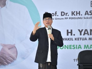Serahkan Bansos ke Warga Serang, Yandri Susanto: Gunakan Sebaik-baiknya