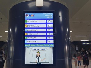 Keluh Warga Tunggu LRT Jabodebek sampai 30 Menit di Jam Sibuk: Lama Banget!