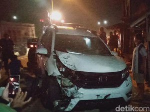 Kecelakaan Karambol 3 Mobil di Jalan Jogja-Solo Ceper, 1 Masuk Sawah