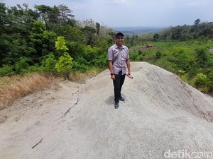 Gunungan Pasir Putih di Sumedang Suguhkan Panorama Menawan