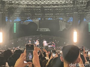 Ketika Coldplay Jadikan Maliq & Dessentials Penampil Kejutan di Konsernya