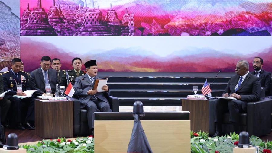 Menteri Pertahanan (Menhan) RI Prabowo Subianto beserta Menhan se-ASEAN menggelar pertemuan dengan Menhan Amerika Serikat, Llyod J. Austin III di Jakarta Convention Center (JCC), Rabu (15/11/2023). (Dok. Tim Media Prabowo Subianto)