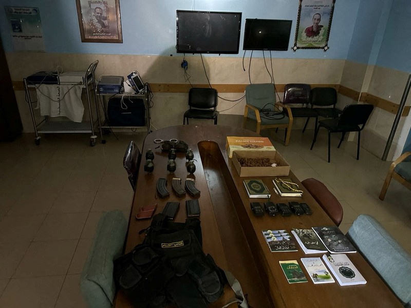Militer Israel geledah Rumah Sakt (RS) Al Shifa di Gaza. (Israeli Army/Handout via REUTERS) Militer Israel geledah Rumah Sakt (RS) Al Shifa di Gaza. (Israeli Army/Handout via REUTERS)