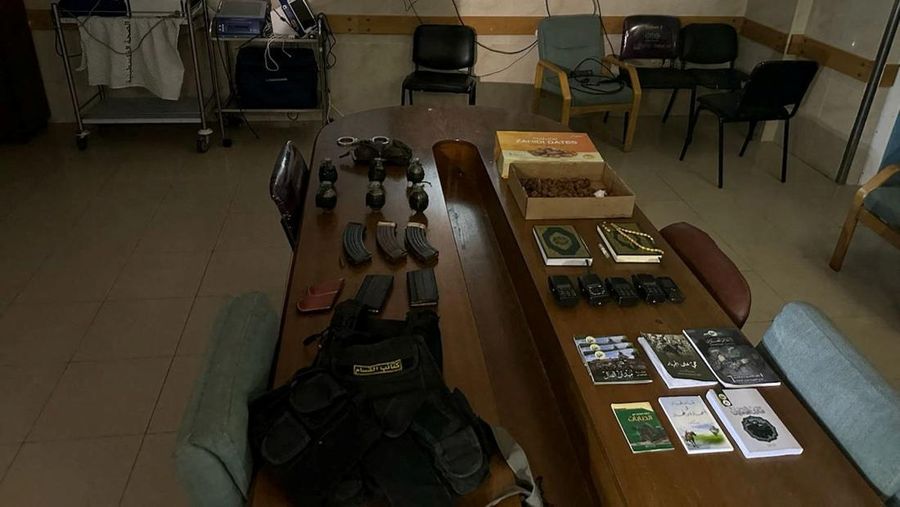 Militer Israel geledah Rumah Sakt (RS) Al Shifa di Gaza. (Israeli Army/Handout via REUTERS)