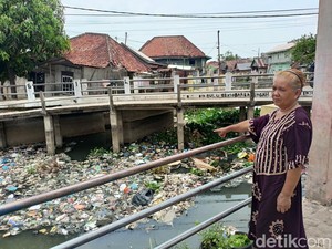 Jorok! Sungai Aur Palembang Dipenuhi Sampah, Warga Ngeluh Bau