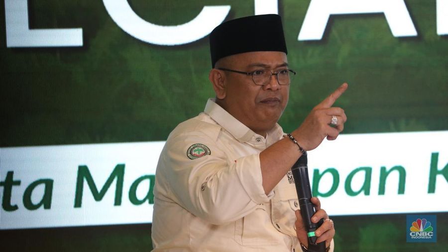 Petani Sawit Milenial, Ahmad Indradi memberikan pemeparan dalam Special Dialogue 'Menata Masa Depan Sawit Indonesia, di Jakarta, Kamis (16/11/2023). (CNBC Indonesia/Tri Susilo)