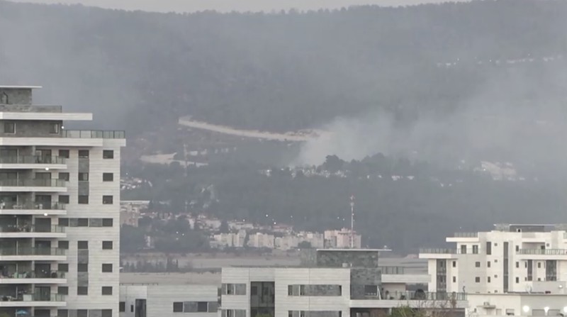 Rentetan tembakan roket terlihat terjadi di perbatasan Israel-Lebanon pada Rabu (15 November), ketika front Israel dengan Hizbullah terus memanas. (Tangkapan Layar Video Reuters)