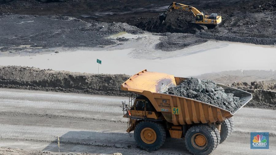 Aktivitas pertambangan batubara milik Bayan Resources di Tabang/Pakar, Kalimantan, Jumat (17/11/2023). (²©²ÊÍøÕ¾/Muhammad Sabki)