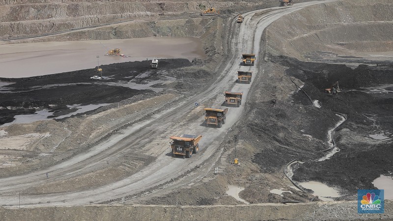 Aktivitas pertambangan batubara milik Bayan Resources di Tabang/Pakar, Kalimantan, Jumat (17/11/2023). (CNBC Indonesia/Muhammad Sabki) Aktivitas pertambangan batubara milik Bayan Resources di Tabang/Pakar, Kalimantan, Jumat (17/11/2023). (CNBC Indonesia/Muhammad Sabki)