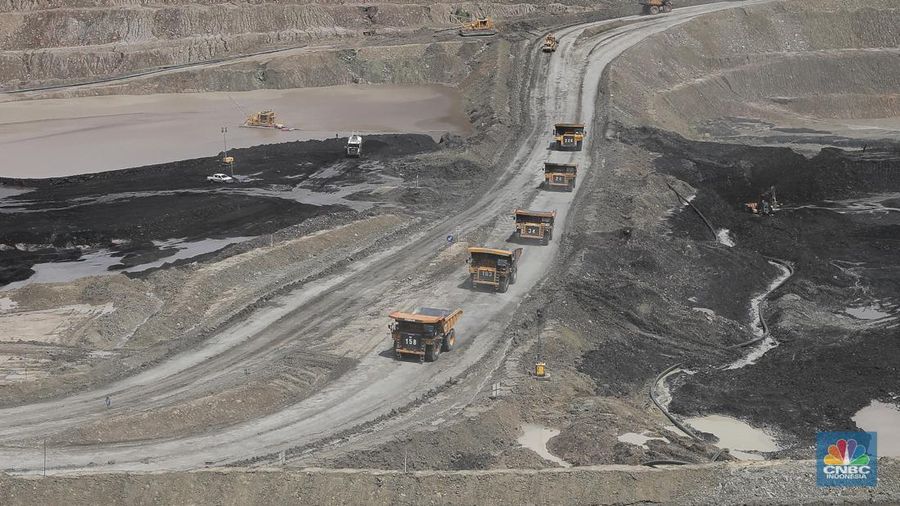 Aktivitas pertambangan batubara milik Bayan Resources di Tabang/Pakar, Kalimantan, Jumat (17/11/2023). (²©²ÊÍøÕ¾/Muhammad Sabki)