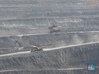 Aktivitas pertambangan batubara milik Bayan Resources di Tabang/Pakar, Kalimantan, Jumat (17/11/2023). (CNBC Indonesia/Muhammad Sabki).